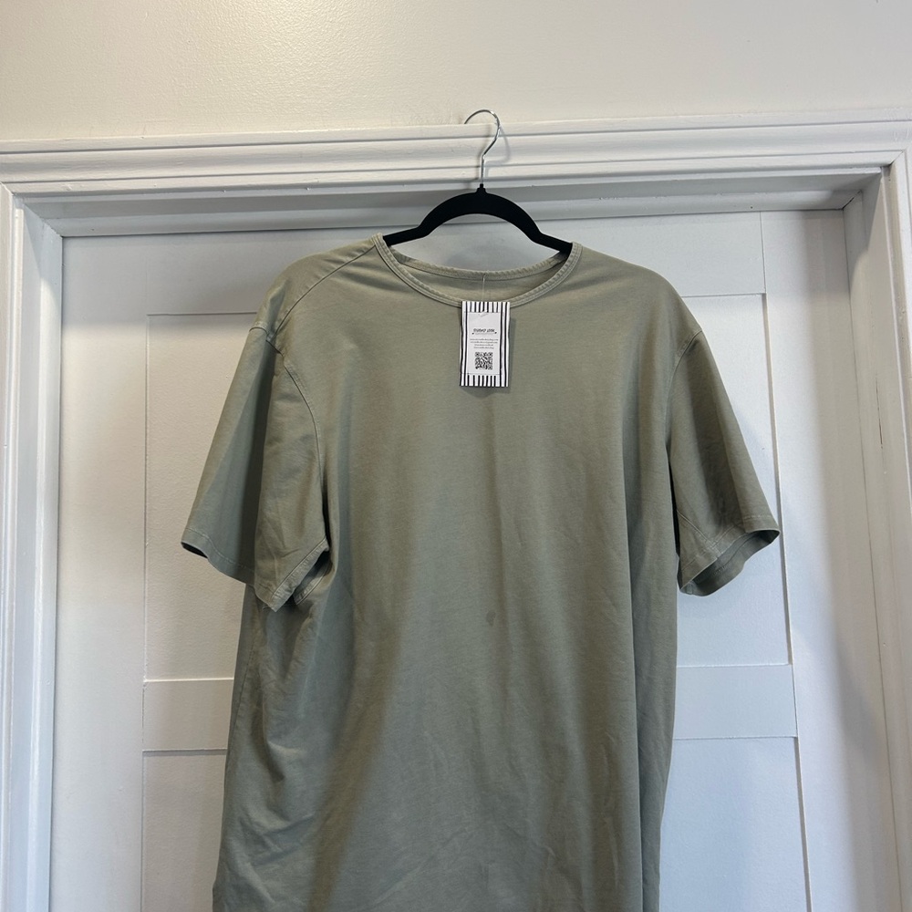 Lululemon Men's Green T-Shirt